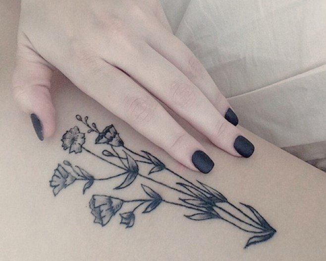Minimal Floral Tattoo | Tattoo Designs, Tattoo Pictures