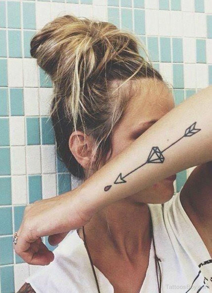 Skinny tattooed girl gets handled